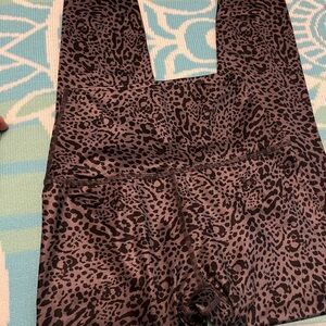 Beyond Yoga Grey and Black Leopard Print Leggings (Hi Rise)